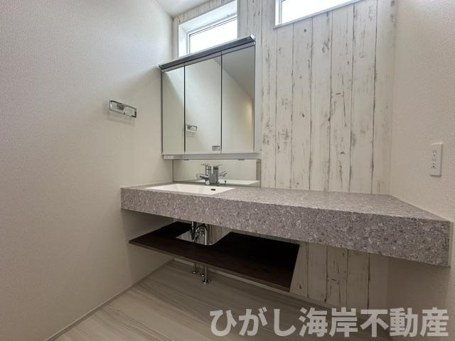 茅ケ崎市東海岸南6丁目　新築戸建　全３棟の独立洗面台|三面鏡化粧台