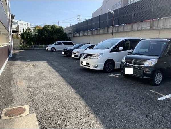 ラ・エスポアールの駐車場