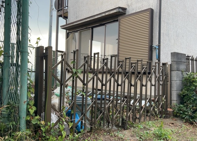 【駐車場】 | 駐車場と明記されていても、最小スペースでつくられた駐車場だと大型車は駐車できなかったり、出入りしにくくなったりする可能性があります。お車のサイズと購入したい物件の駐車場のサイズを現地で確認しましょう。