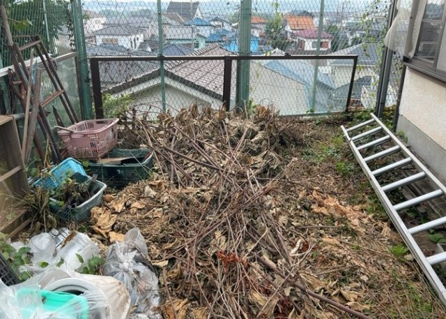 【庭】 | 庭があることでガーデニングや家庭菜園はもちろん、こどもの遊び場やペットを放して遊ぶことができます。また、家の周囲に余裕があるということです。隣地との間があれば、十分な日当たりと、風通しが確保できます。