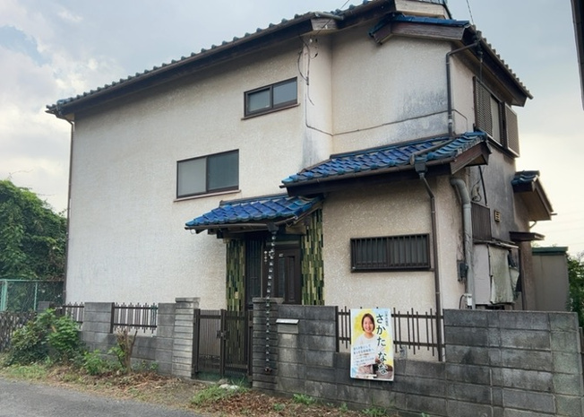 【外観】 | 現地に行くなら、物件の周囲の地形がどうなっているかを見ることも大切です。周辺より低くなっている土地では、大雨などで水が集まりやすいため、地盤が弱くなっているということも考えられるため、注意が必要です。