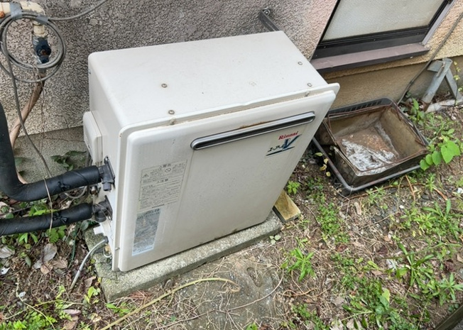 【発電・温水設備】 | 省エネ給湯器とは従来型の給湯器より熱効率が高く、少ない燃料でたくさんのお湯を沸かすことが出来る高効率な給湯器のことを指します。また、省エネ給湯器には種類があり、利便性や効果なども様々です。