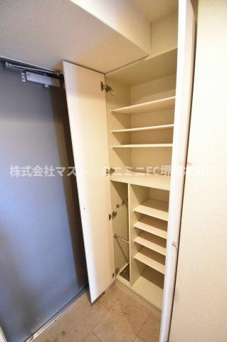 大阪市北区本庄西２丁目の賃貸マンションの玄関