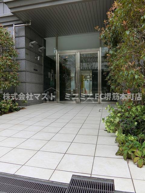 大阪市北区本庄西２丁目の賃貸マンションのエントランス