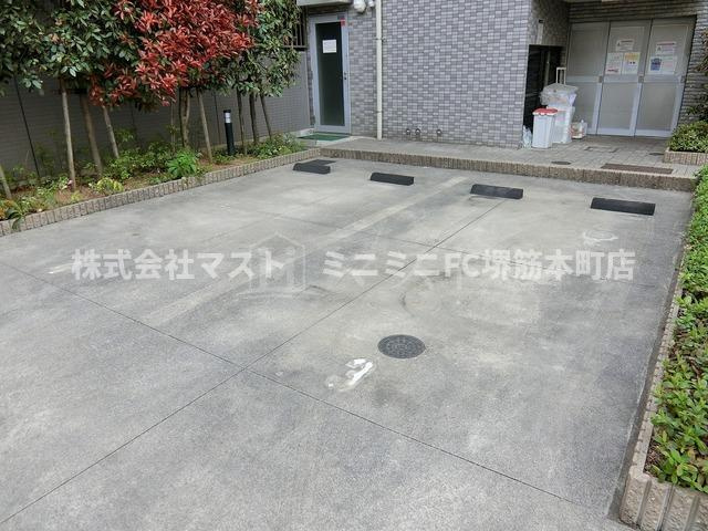 大阪市北区本庄西２丁目の賃貸マンションの駐車場