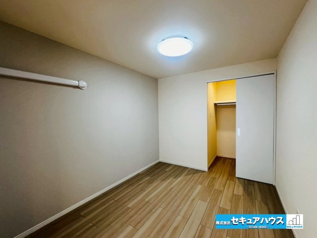 ファミール刈谷の洋室|【洋室】
◆広々とした居住空間は日々の暮らしを彩り、心のやすらぎと満足感を与えてくれます。通風と採光を考慮した設計は子供たちはのびのび育ち、家族でくつろぎと団らんを生み出します。　　　　　　　　　　　