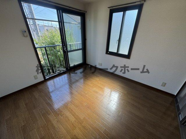 小金井市東町３丁目のアパートの居間・リビング