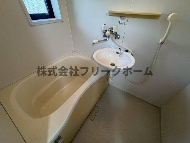小金井市東町３丁目のアパートの浴室