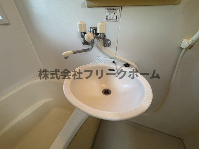 小金井市東町３丁目のアパートの洗面所