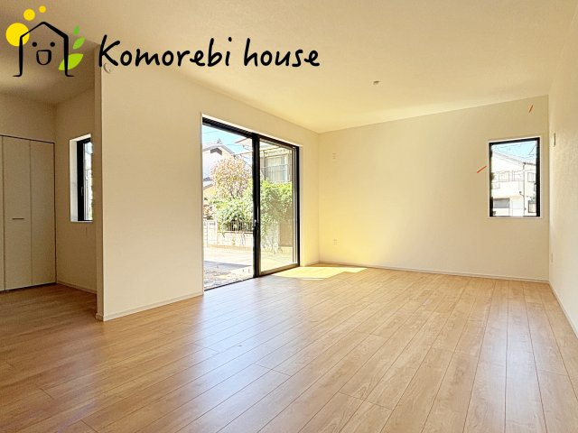 上尾市東町　6期　新築一戸建て　KEIAI GRACE　01の居間・リビング