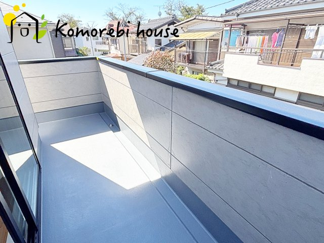上尾市東町　6期　新築一戸建て　KEIAI GRACE　01のバルコニー
