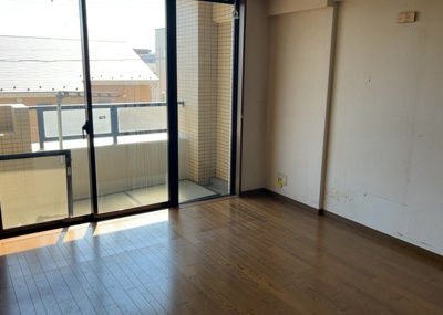 【居間・リビング】 | レクセルマンション淵野辺 | 直線タイプはLとDKを一直線に並べた形で対面キッチンのタイプです。一般的なのでよく見かけるかもしれません。直線タイプに似た直接アイランドタイプは、キッチンとダイニングの間に壁がない分広く感じられます。