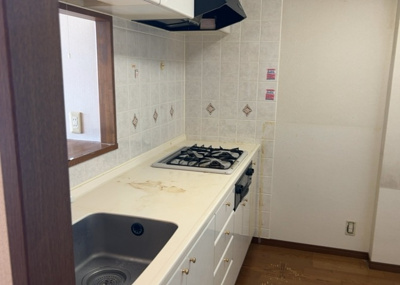 【キッチン】 | レクセルマンション淵野辺 | 標準的なシステムキッチンの横幅は、165cm～300cm程度です。2100・2400・2550・2700などミリ単位で表記されます。普段どのように料理をするのかを想定しながら合ったサイズを選びましょう