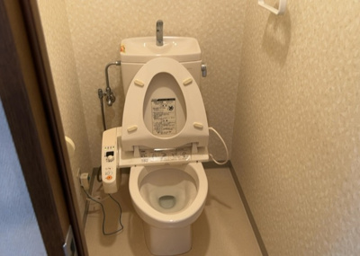 【トイレ】 | レクセルマンション淵野辺 | トイレは大きさや形、機能、抗菌性などが異なる多種多彩なタイプが各メーカーから出ています。それぞれに良さがあるため、事前にどういったタイプのトイレがいいのかをご家庭内で決めて、内見に行くといいでしょう。