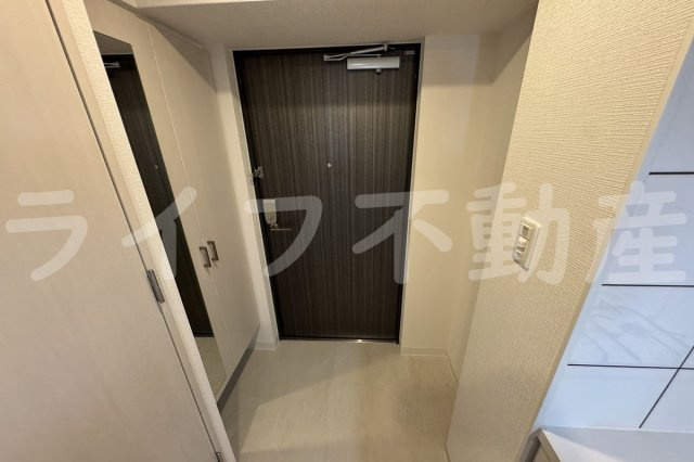 エスリード ザ・レーヴ大阪の玄関|収納もある玄関です