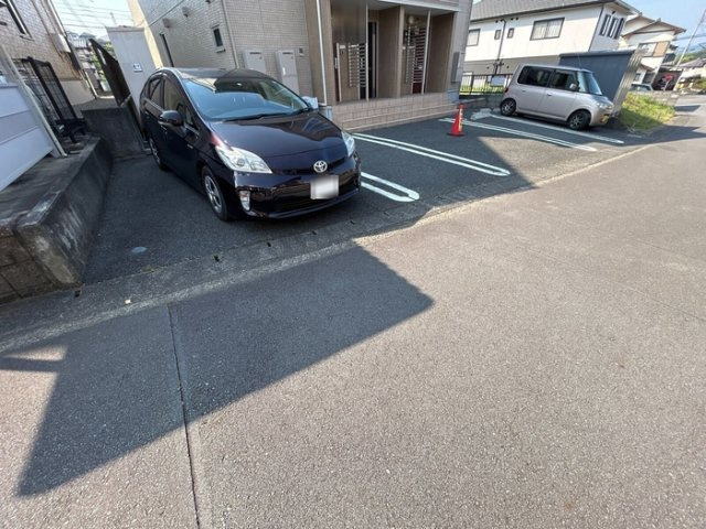 ロワール ２３の駐車場