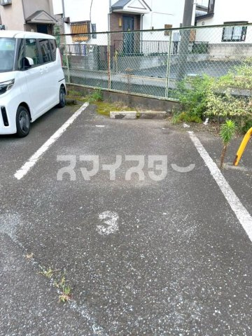 藤ハイツの駐車場