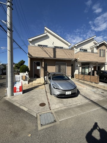 【現地画像あり】伊勢原市小稲葉　中古戸建　36.33坪の外観|人気の南×西の角住戸◎たっぷりの陽光が差し込む、開放感溢れる区画！
室内大変キレイにお使いです◎
