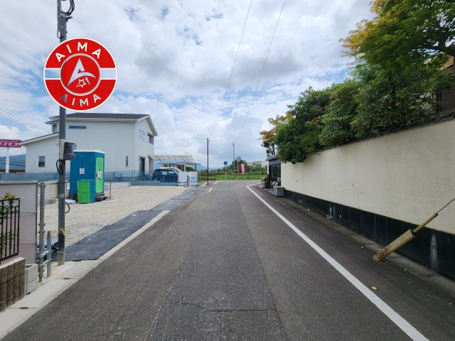 太宰府市大佐野5丁目第1-2棟（1号棟）の外観|前面道路含む現地の写真です。