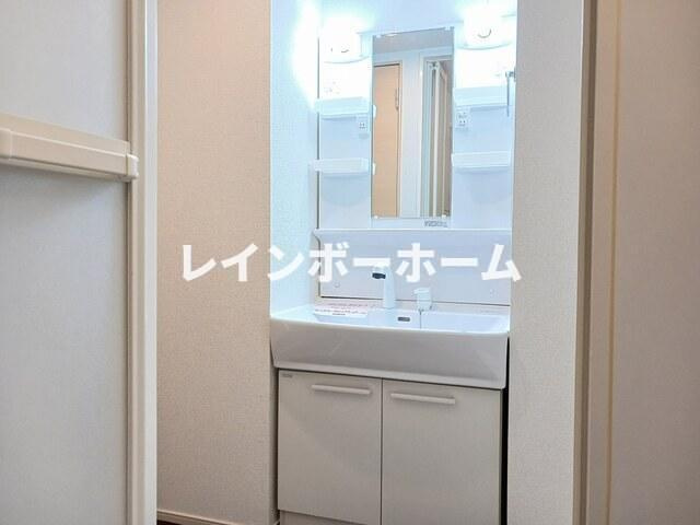 リラ　トゥルぺの独立洗面台