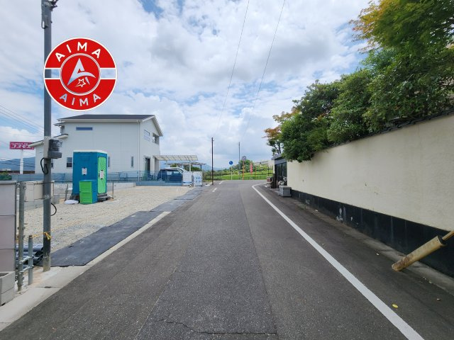 太宰府市大佐野5丁目第1-2棟（2号棟）の外観|前面道路含む現地の写真です。