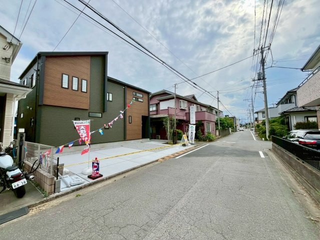 【仲介手数料無料】ふじみ野市仲3丁目―新築分譲住宅―駐車3台×4LDKの前面道路含む現地写真|3路線3駅利用可能で、毎日の通勤・通学にも便利な好立地！緑あふれる静かな住環境が魅力の好立地です。