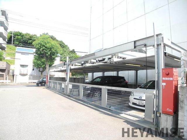長崎市石神町の賃貸マンションの駐車場