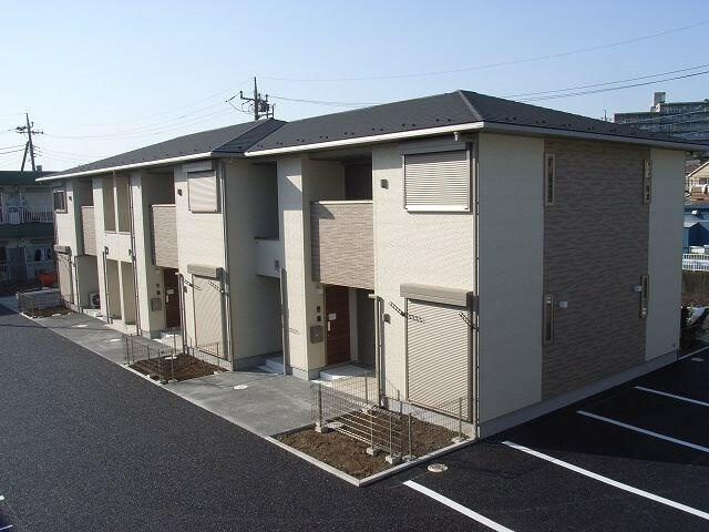 町田市三輪町のアパートのエントランス