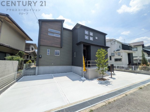 乾太くん、グラビオエッジ、タンクレストイレ(1階)を採用。阪急今津線「逆瀬川」駅までバス10分バス停「光が丘中」まで徒歩6分。耐震等級最高等級3・長期優良住宅・エコ住宅としての性能評価取得。