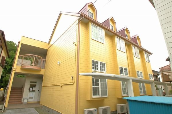 座間市南栗原５丁目のアパートの外観