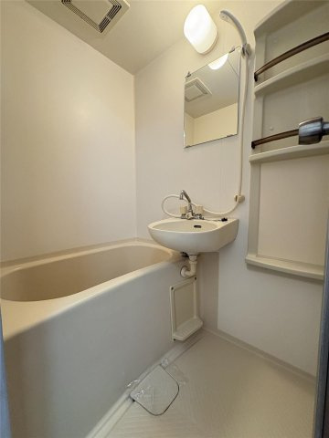 アンプルール新屋敷の浴室