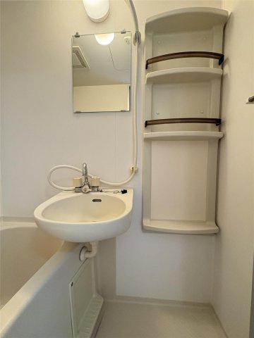 アンプルール新屋敷の洗面所