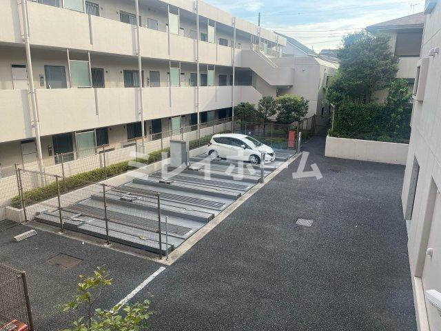 グランハイツ南雪谷の駐車場