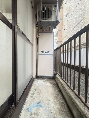 アンプルール新屋敷のバルコニー