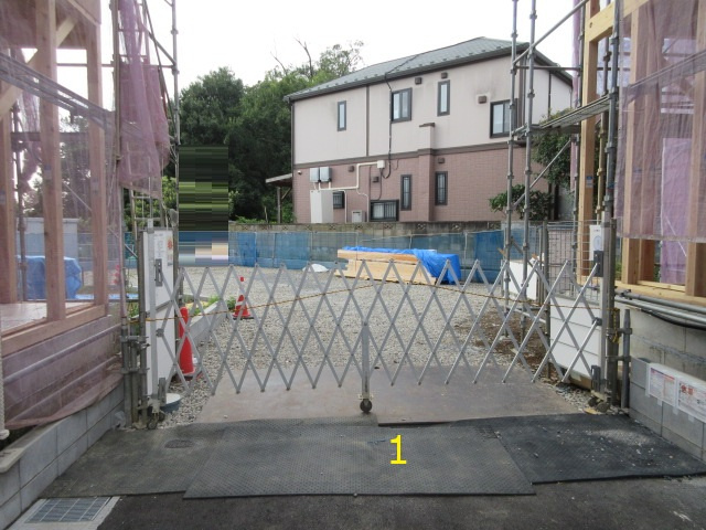 【仲介手数料無料】新築戸建　東松山市石橋2206-5（全2棟）の前面道路含む現地写真