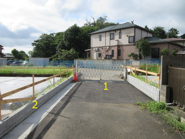 【仲介手数料無料】新築戸建　東松山市石橋2206-5（全2棟）の前面道路含む現地写真