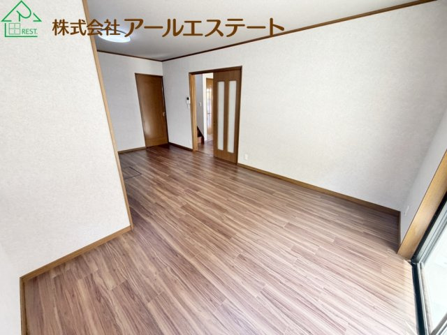 加古川市平岡町二俣　　　JR「東加古川駅」徒歩20分の居間・リビング