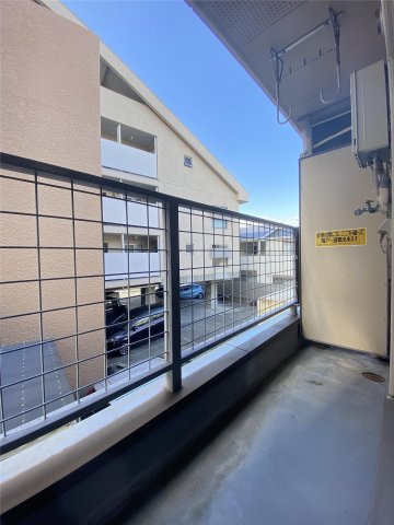 アンプルール新屋敷のバルコニー