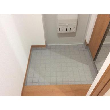 出水南ハイツの玄関