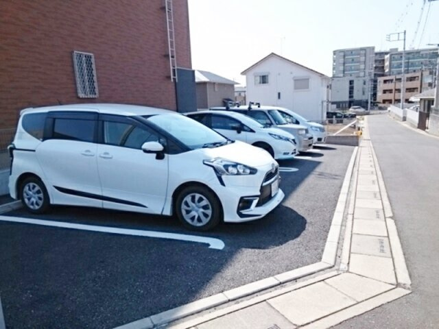 さいたま市西区西大宮１丁目のアパートの駐車場