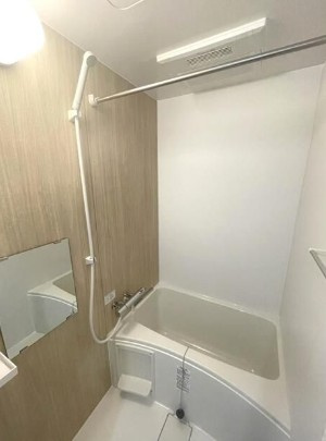 町田市木曽東１丁目のアパートの浴室