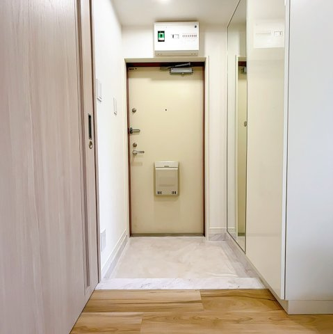 市谷台マンションの玄関