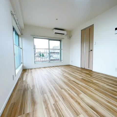 市谷台マンションの居間・リビング