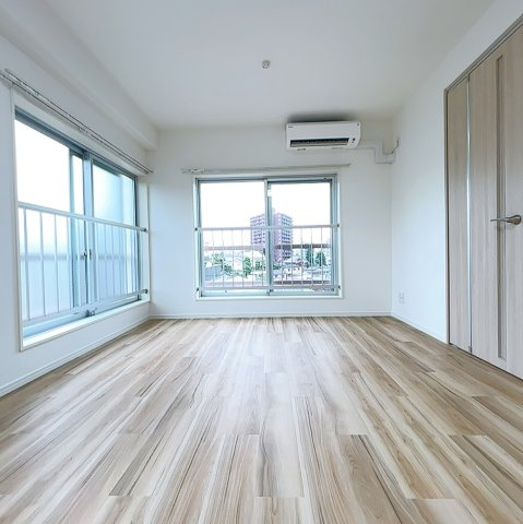 市谷台マンションの居間・リビング