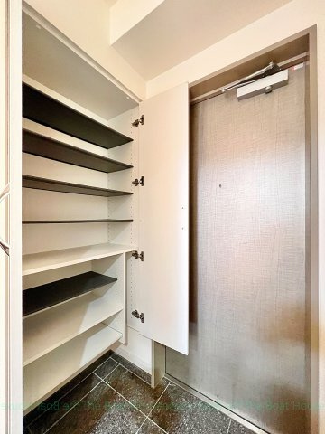 RESIDENCE丸の内七間町の玄関