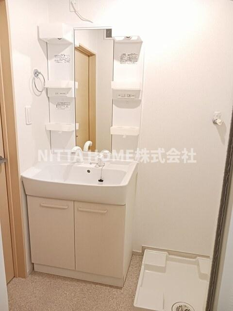 福知山市字天田のアパートの洗面所|シャワー付きの洗面台朝の準備も楽々です★