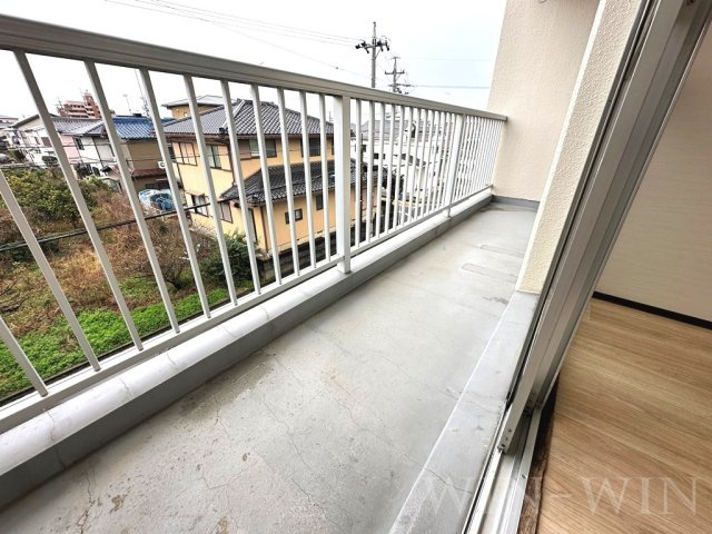 ハイツ明和 A棟のバルコニー|イメージ（同建物内別部屋の写真です）