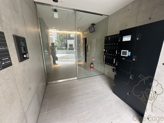 アクアスイート南森町のエントランス