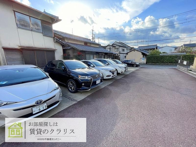 アレグリア桂の駐車場
