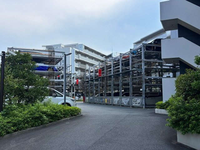 リストレジデンス鶴見エアリーコートの駐車場